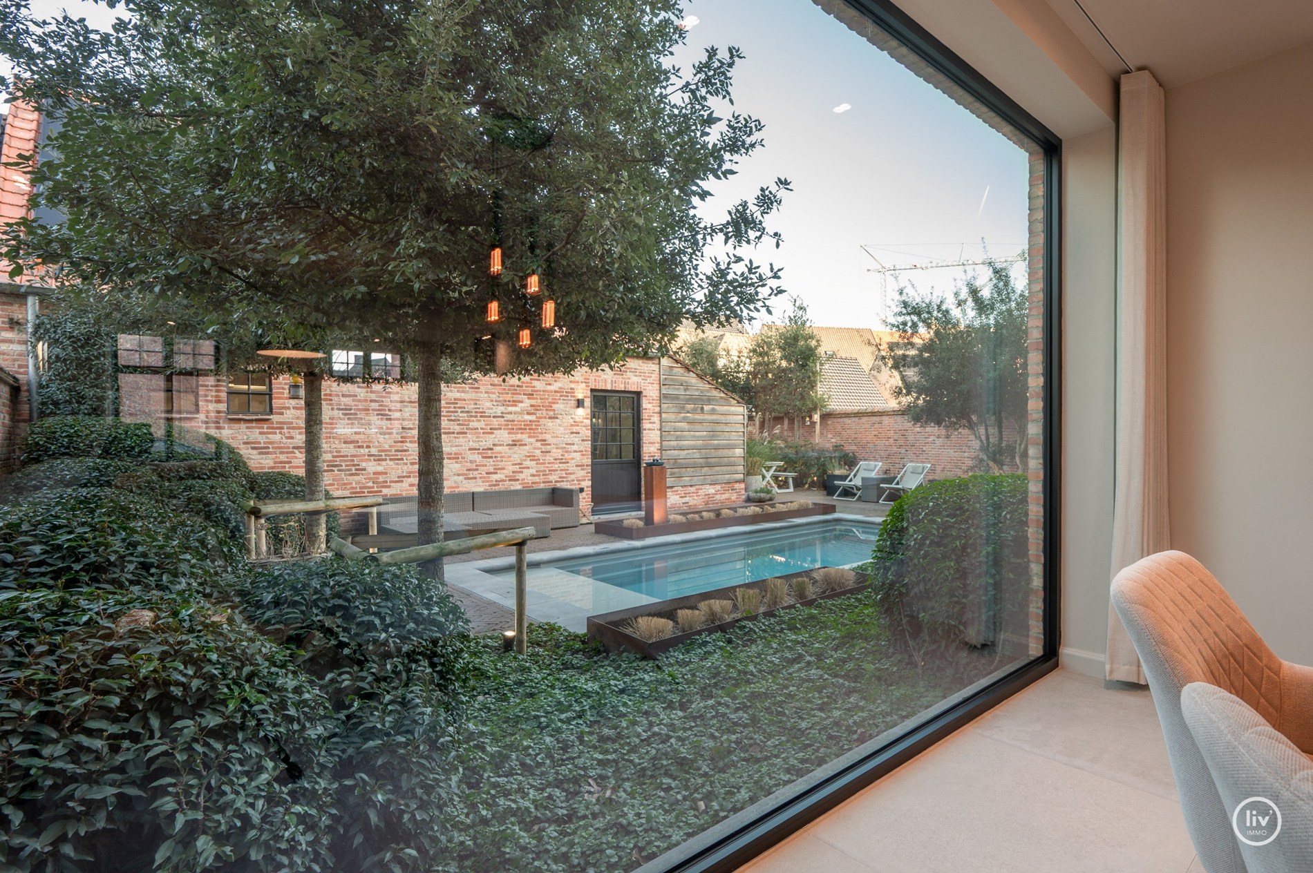 Luxueus afgewerkte energie zuinige woning met zwembad te Knokke 