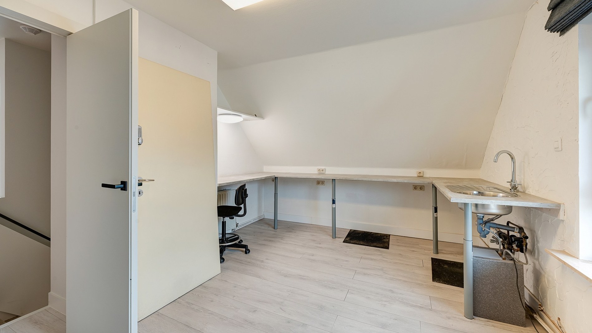 Schitterende villa met zwembad gelegen in residentiële wijk te Knokke. 