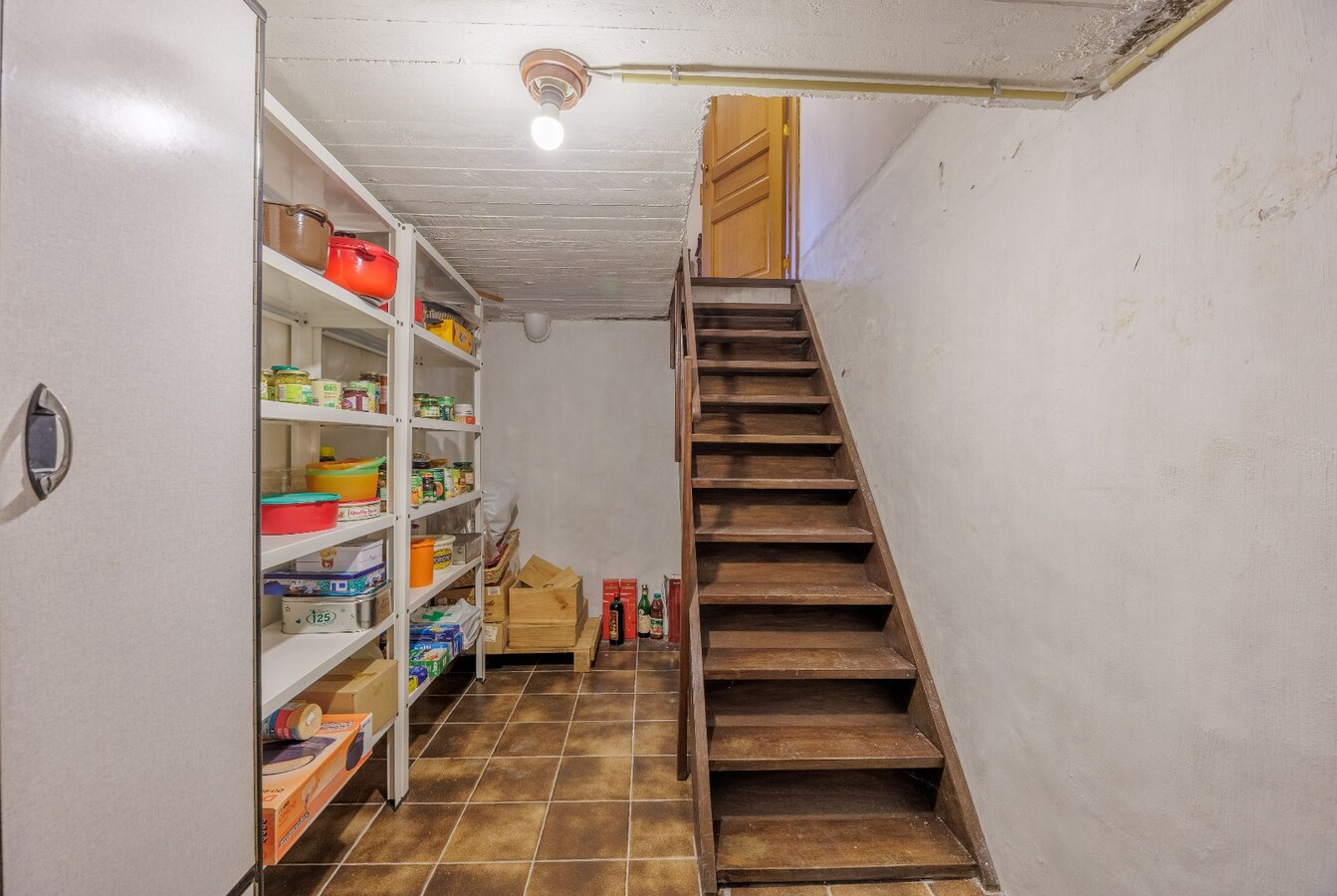 Charmante en solide villa met zonnige tuin in het hart van Zwevezele 