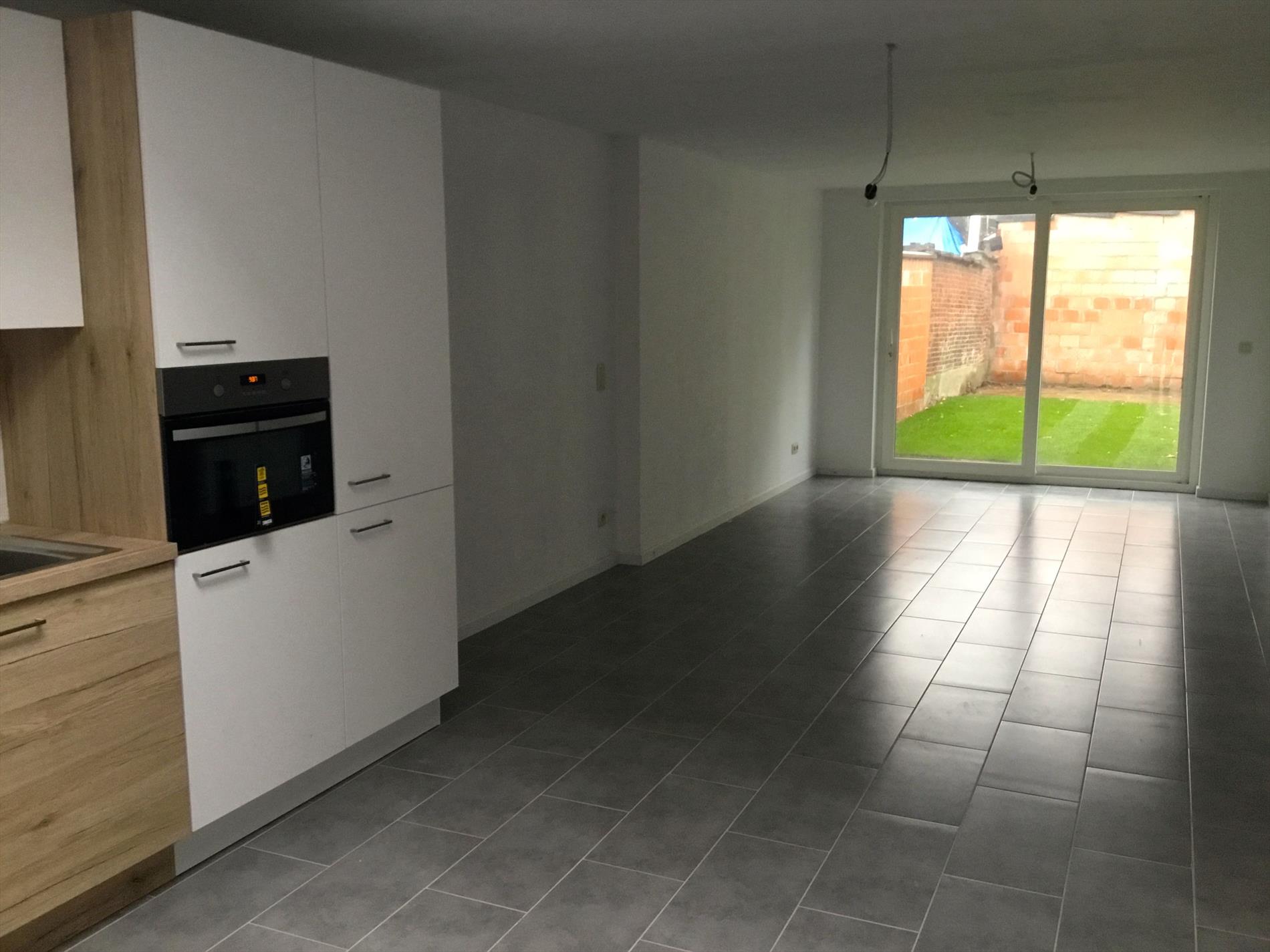 Instapklare eengezinswoning met aangelegde tuin in centrum Temse 