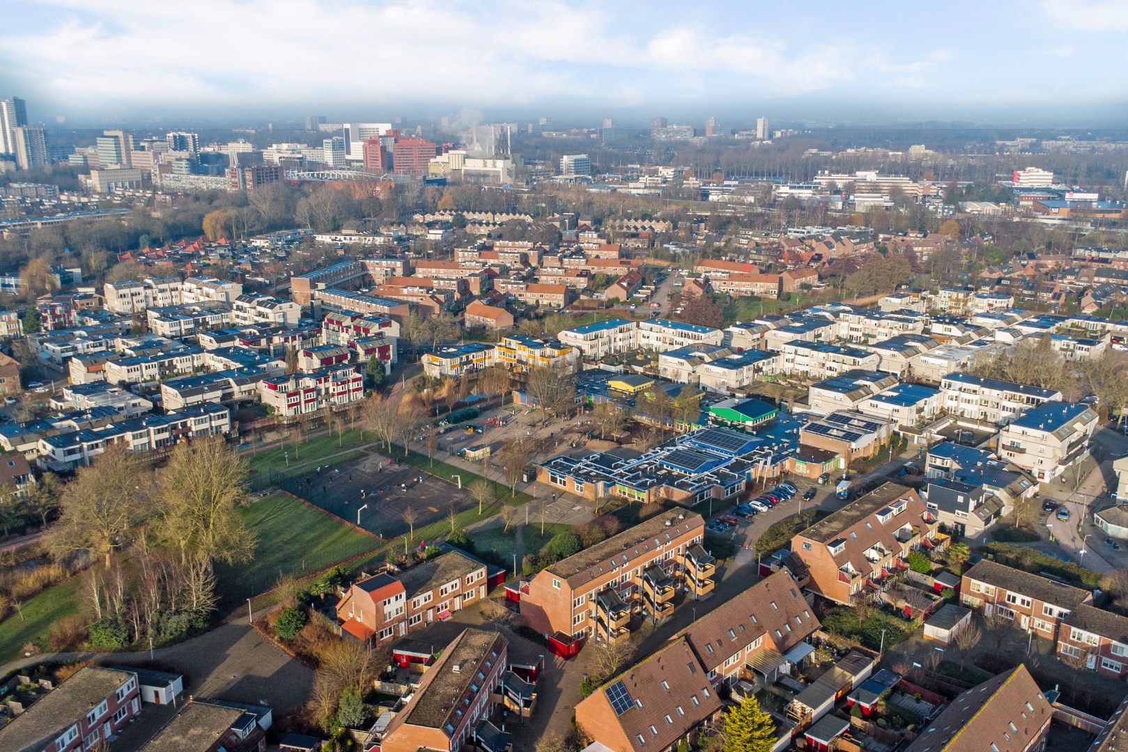 Een fijne benedenwoning op een toplocatie, perfect voor starters die hun woonwensen willen realiseren. Kom kijken en laat u verrassen! 