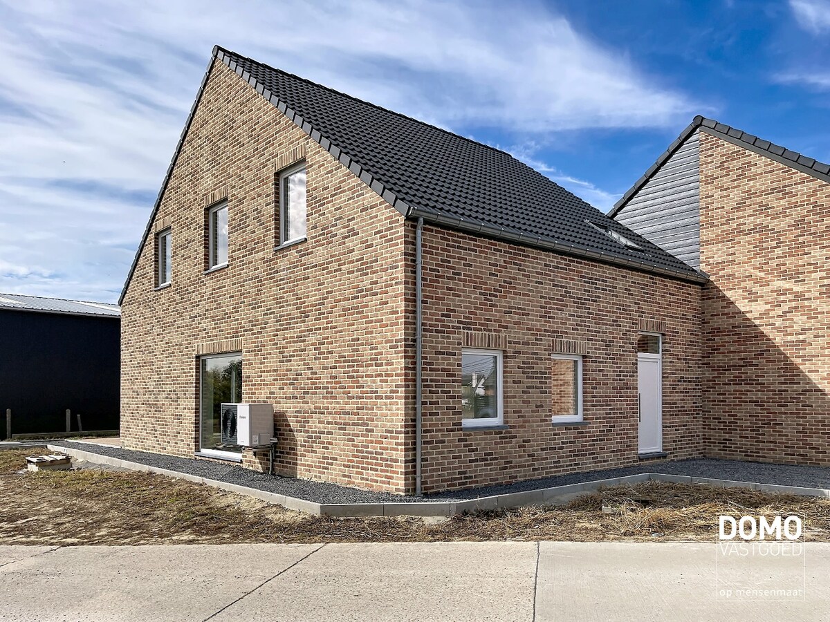 MODERNE NIEUWBOUWWONING MET 3 SLAAPKAMERS TE KORTENAKEN 