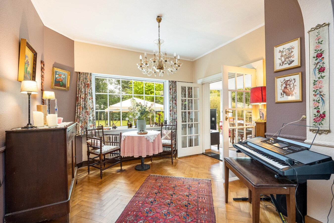 Karaktervolle villa op een perceel van  1.779 m² te Schilde op wandelafstand van het centrum 