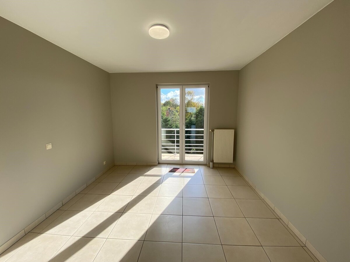 Goed onderhouden appartement met 2 slaapkamers en 2 terrassen 