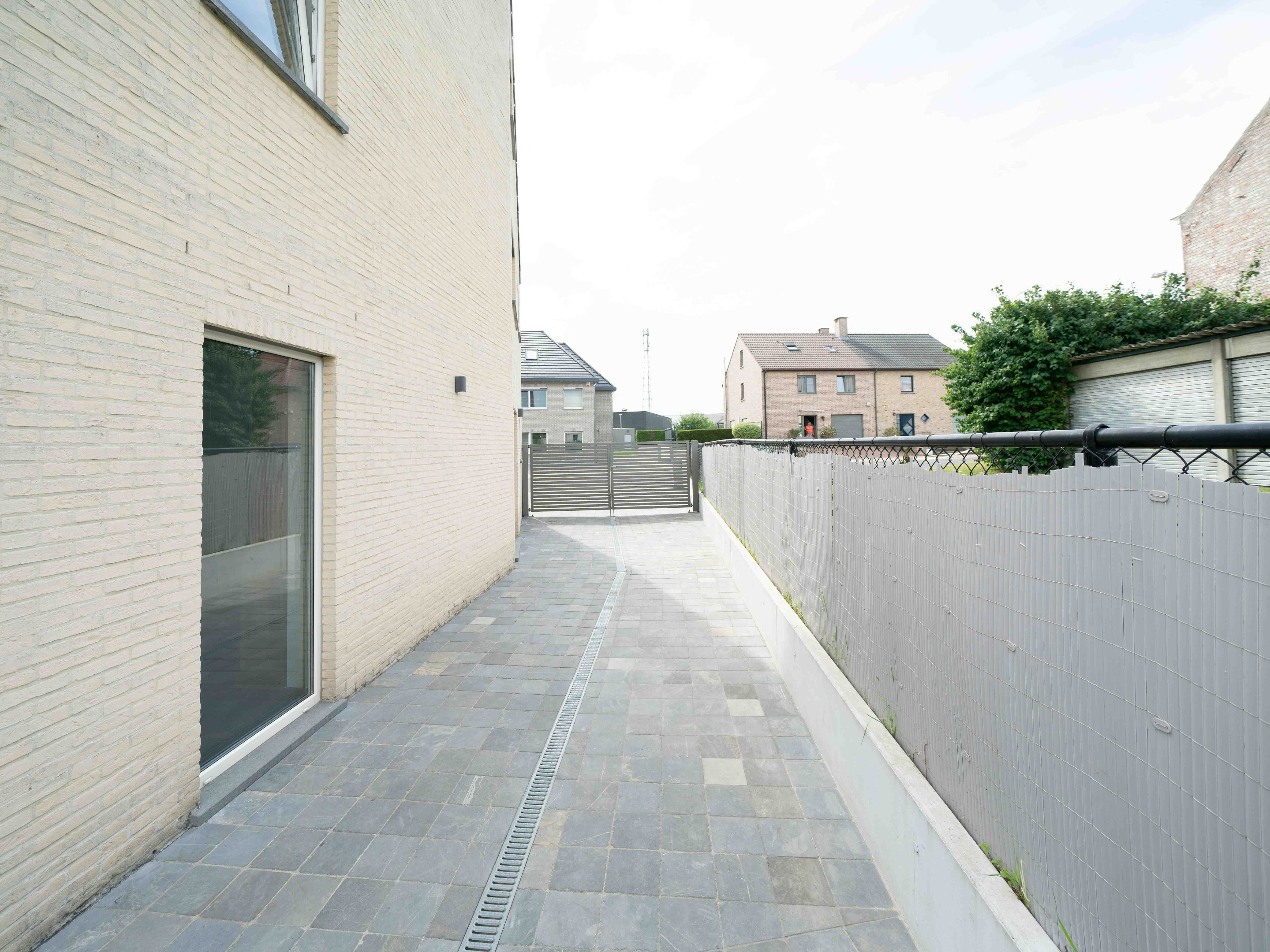 Recente woning met 7 kamers, 2 badkamers, garage en tuin 