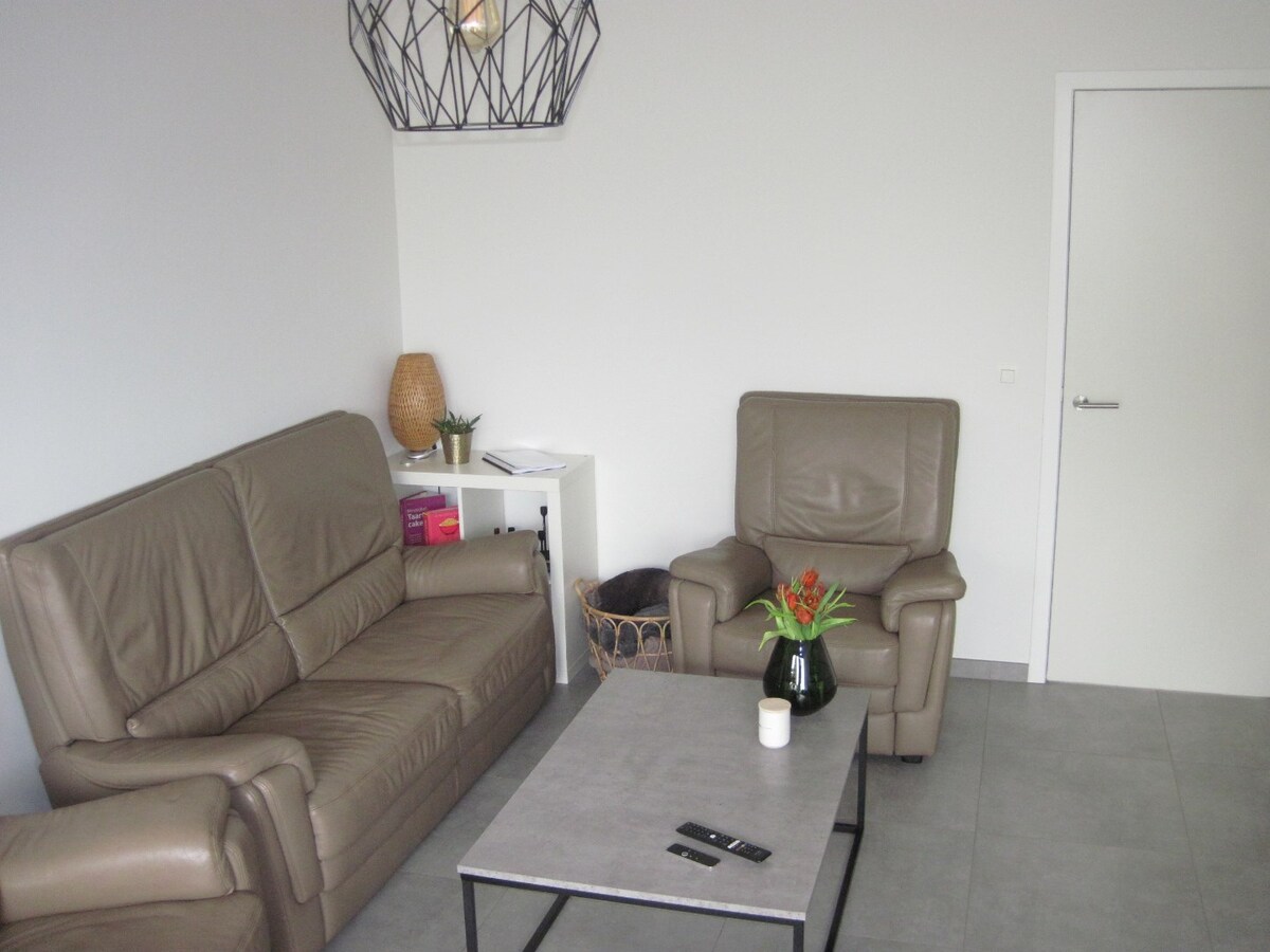 Eigentijdse Half Open Bebouwing met tuin en terras. 