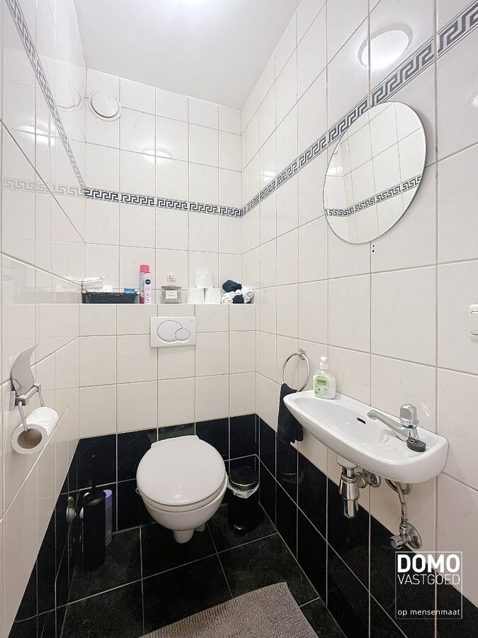 RUIM APPARTEMENT MET TERRAS, 2 SLAAPKAMERS EN PARKEERPLAATS IN HET CENTRUM VAN HASSELT 