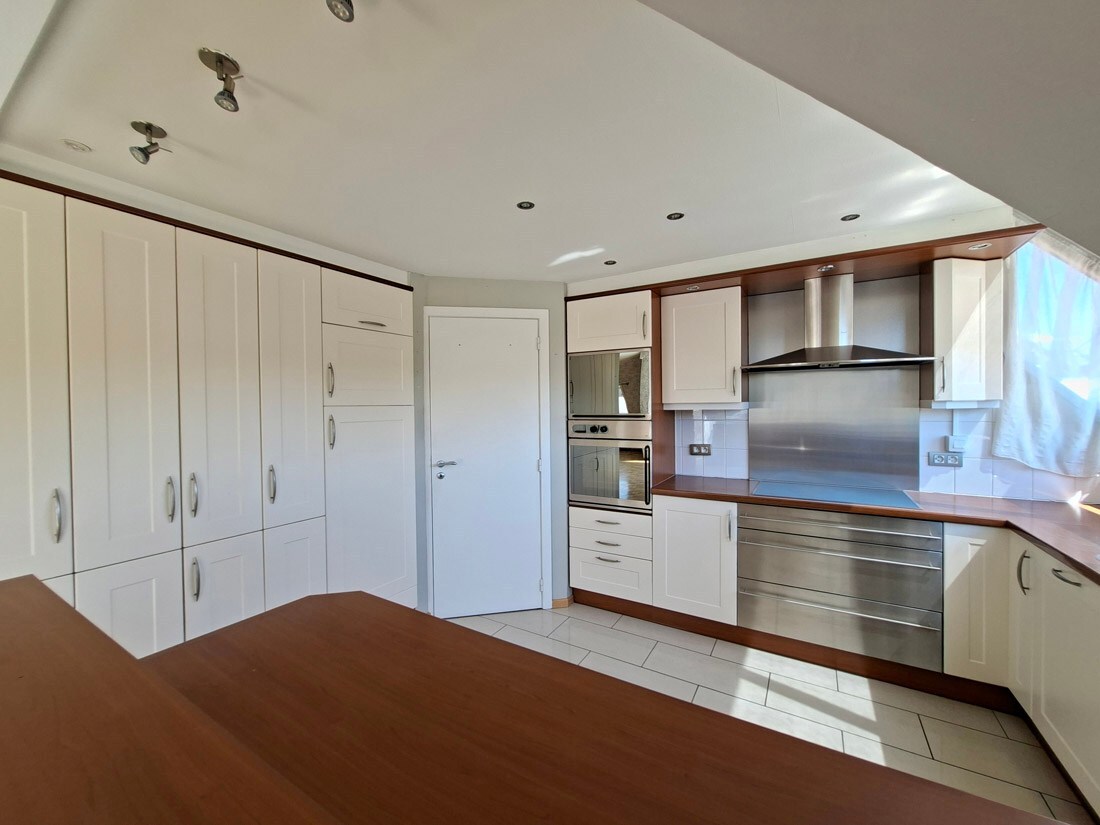 Centraal gelegen ruim 3 slaapkamer appartement te Lanaken 