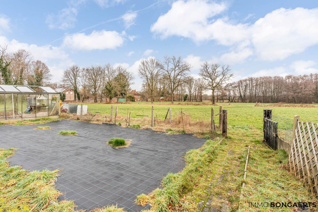 Woning met 3 slaapkamers op ruim perceel 