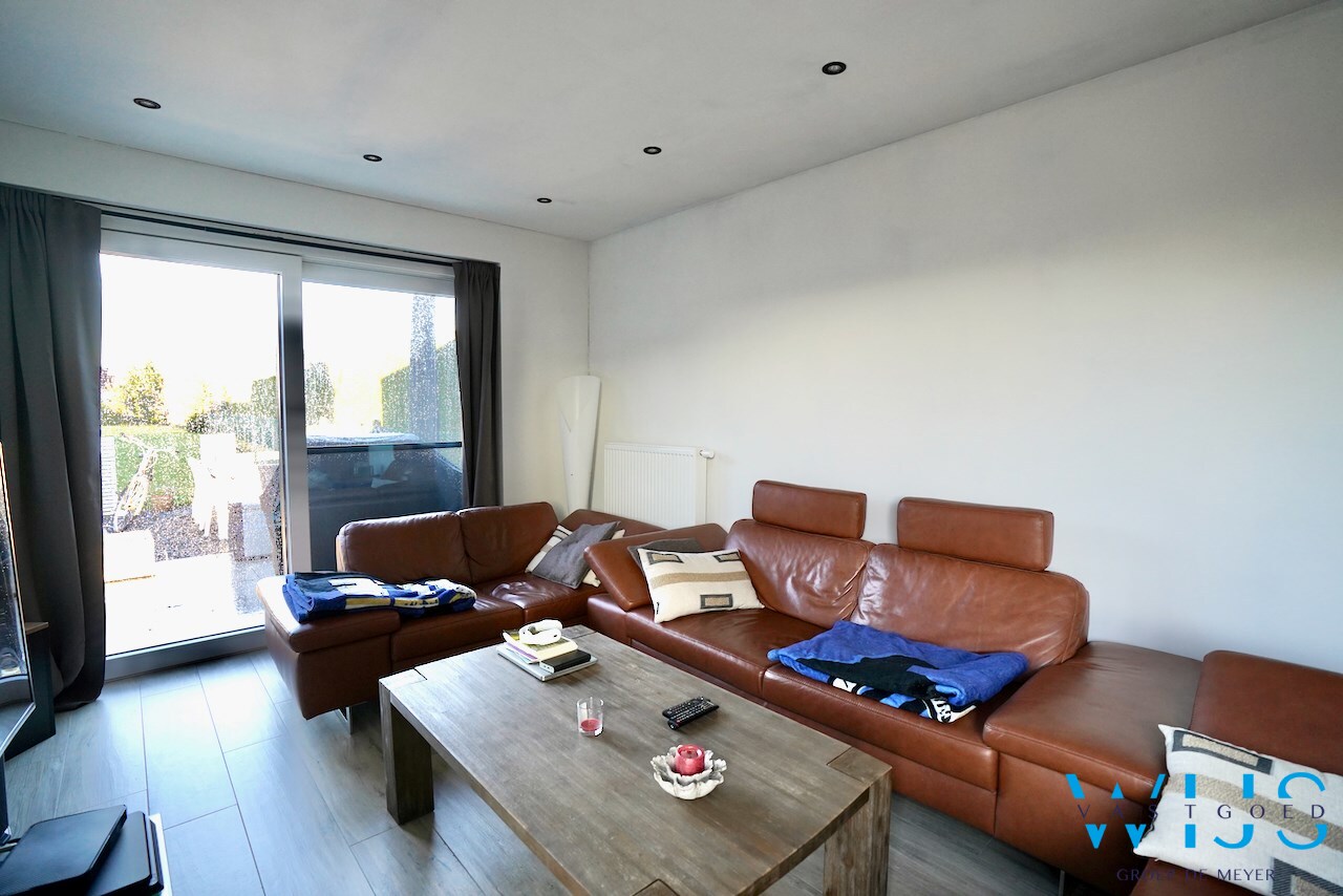 Volledig gerenoveerd woonhuis op 750m² in hartje Ertvelde ! 