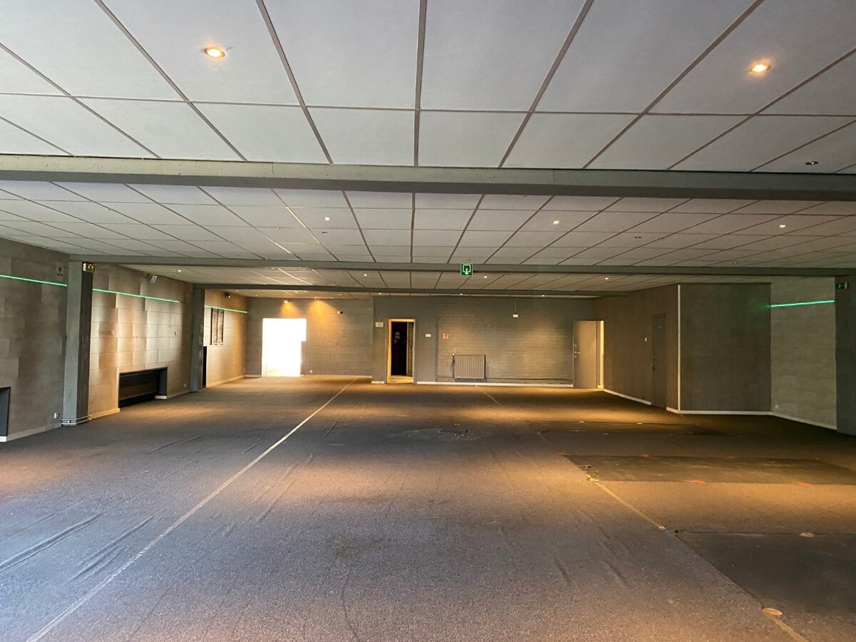 Handelspand 546 m² met veel mogelijkheden en 8 parkeerplaatsen 