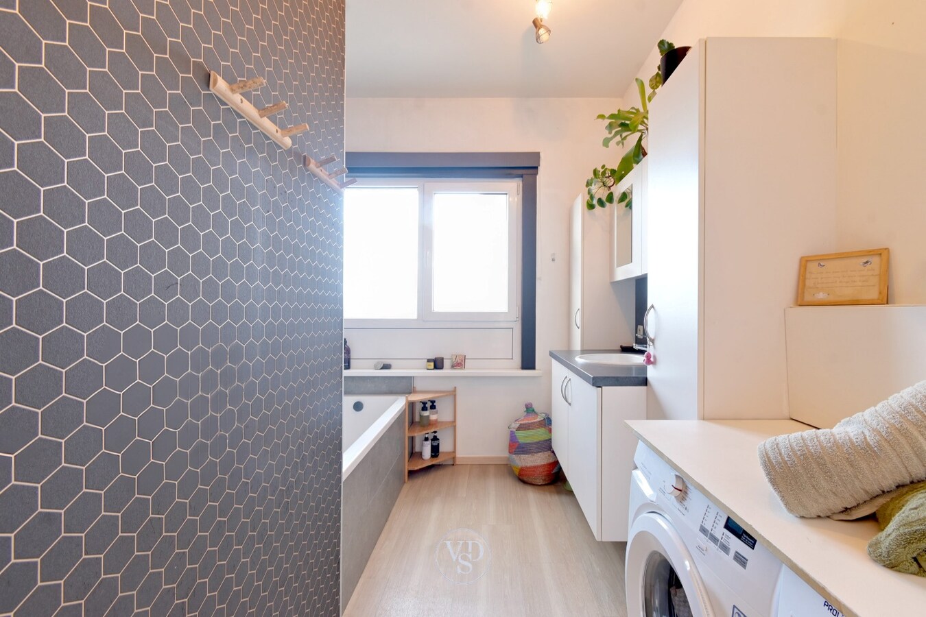 Exceptioneel ruim appartement in centrum Gavere. 