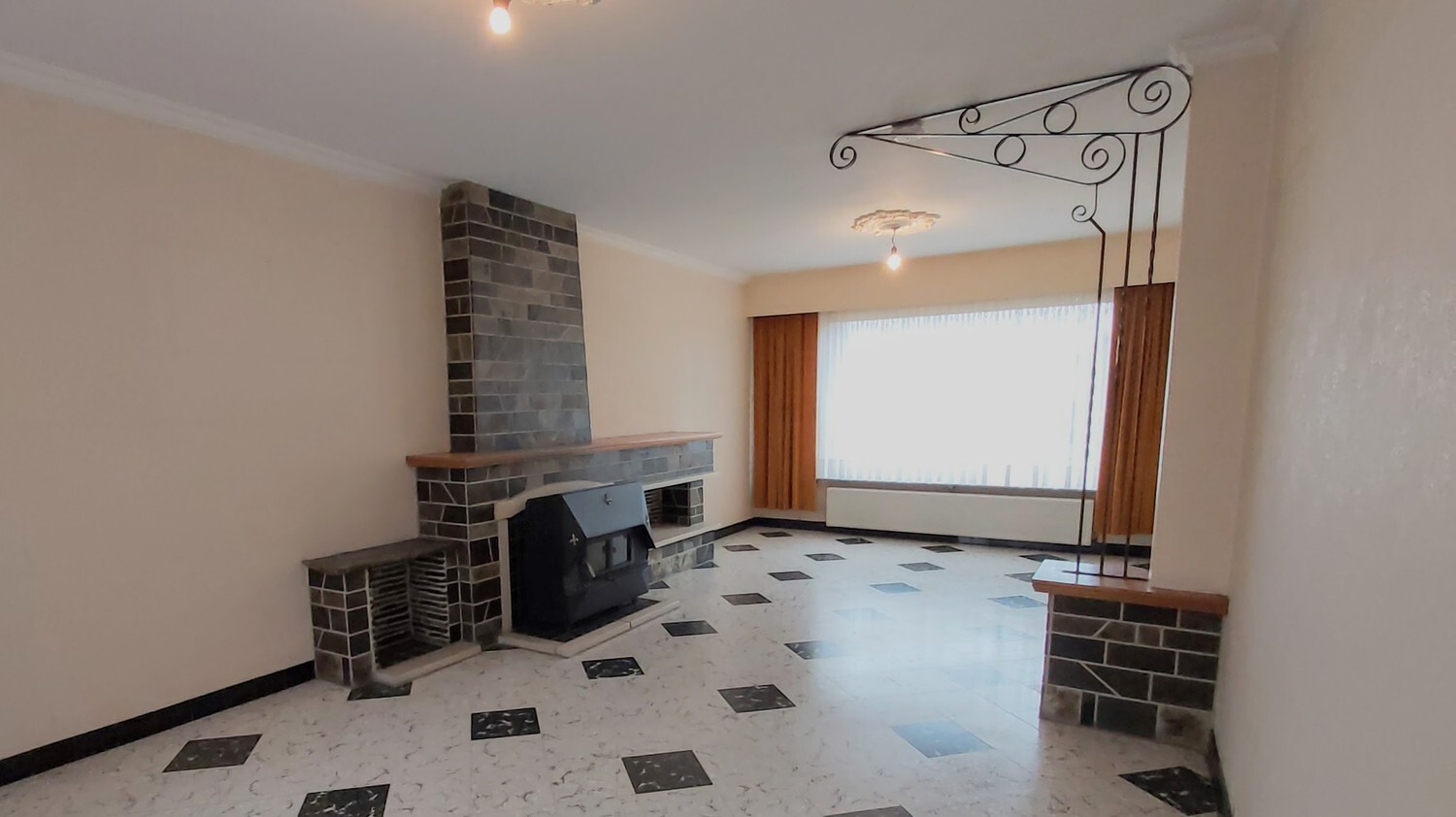 Charmante, op te knappen gezinswoning op perceel van 590 m² 