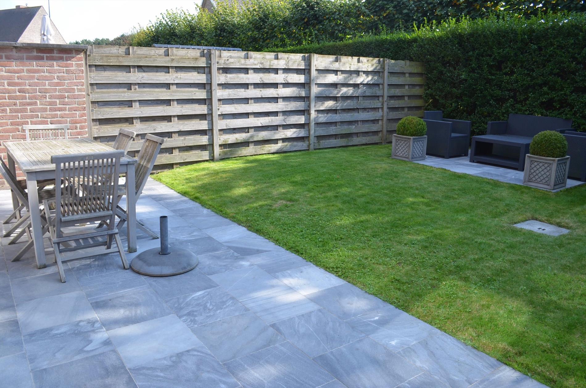 Recente gezinswoning met 3 slpks, garage en tuin rustig gelegen te Adegem 