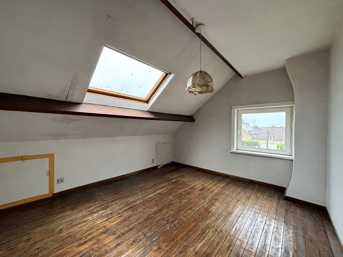 Frituur met volledige inboedel en bovengelegen appartement in Leopoldsburg 