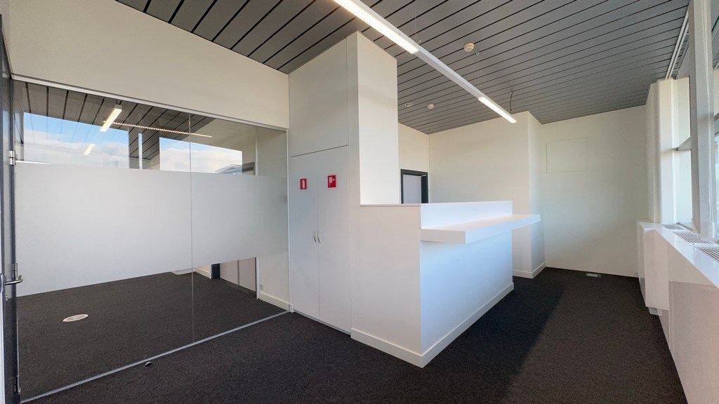 Kantoorgebouw te koop op zichtlocatie langs R4 in Merelbeke-Melle