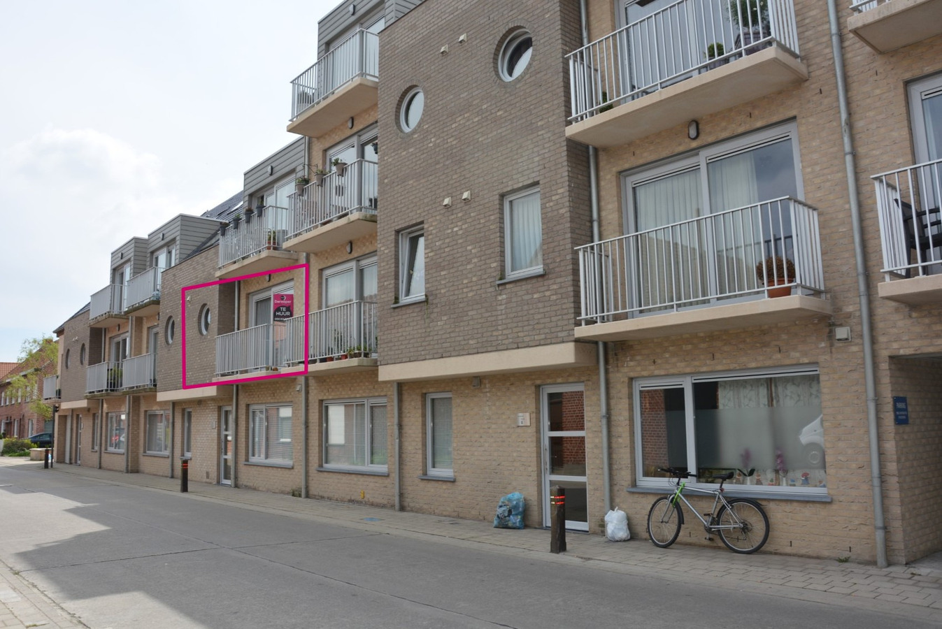 Lichtrijk appartement met autostaanplaats in het hartje van Lichtervelde 