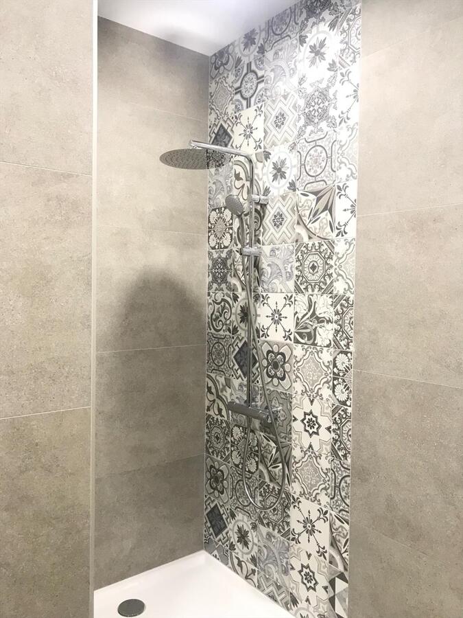 COMPLEET GERENOVEERD 3SLAAPKAMER HOEK-APPARTEMENT 