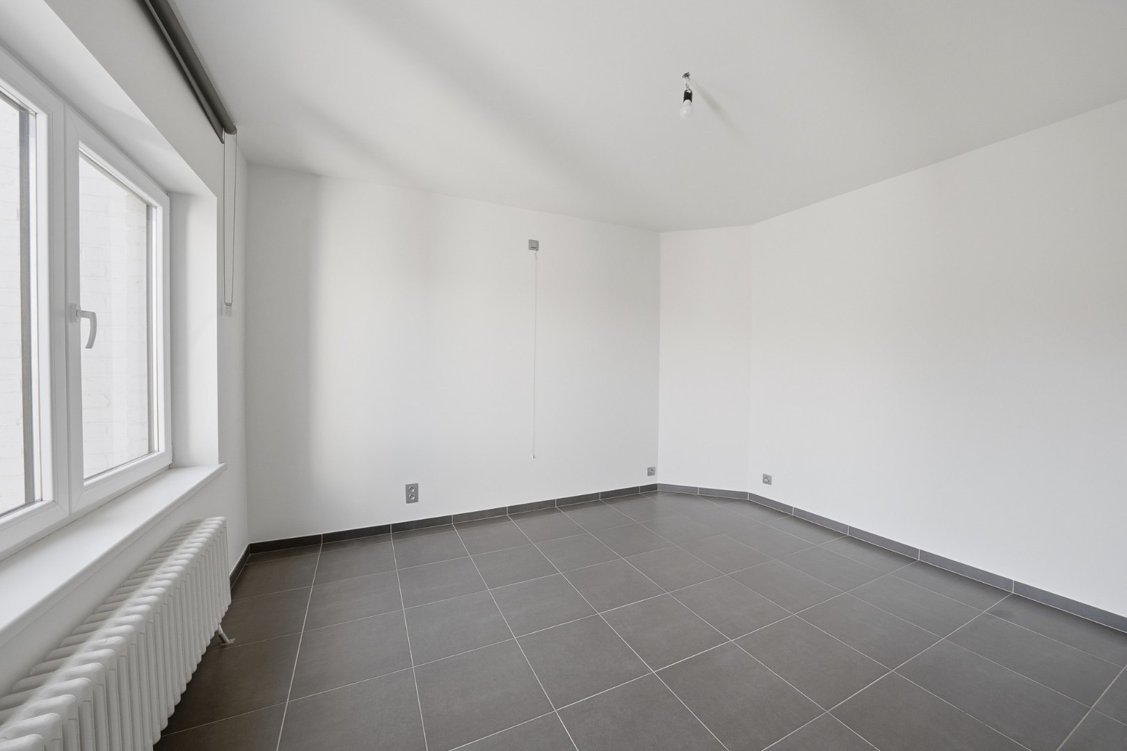 Volledig gerenoveerde bel-étage met ruime garage te Oostende 