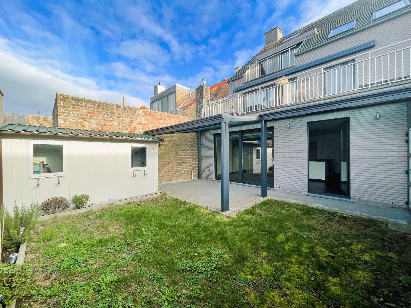 Gelijkvloers appartement met 2 slaapkamers en aangename tuin 