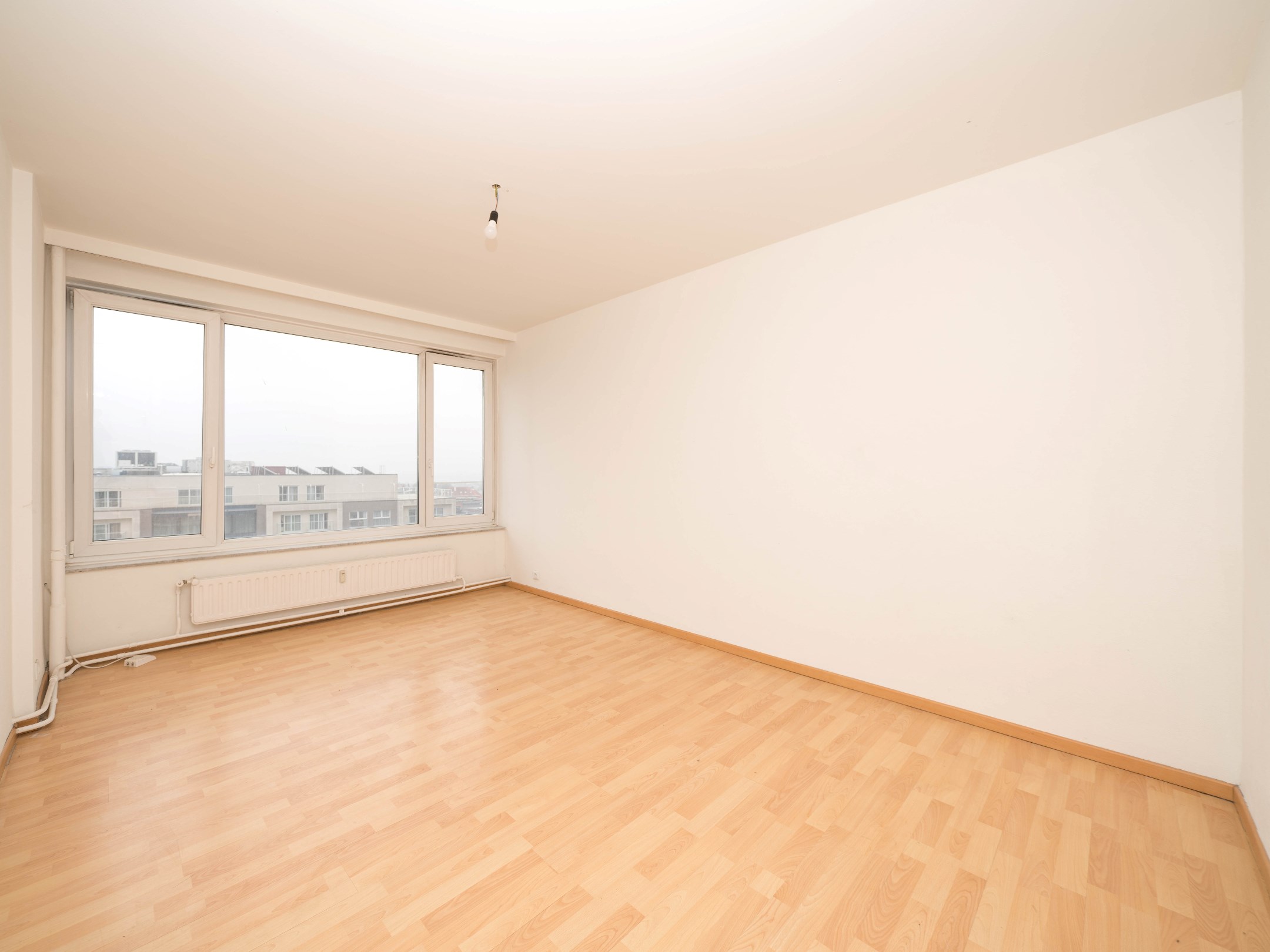 Lichtrijk appartement met 2 kamers en garagebox 