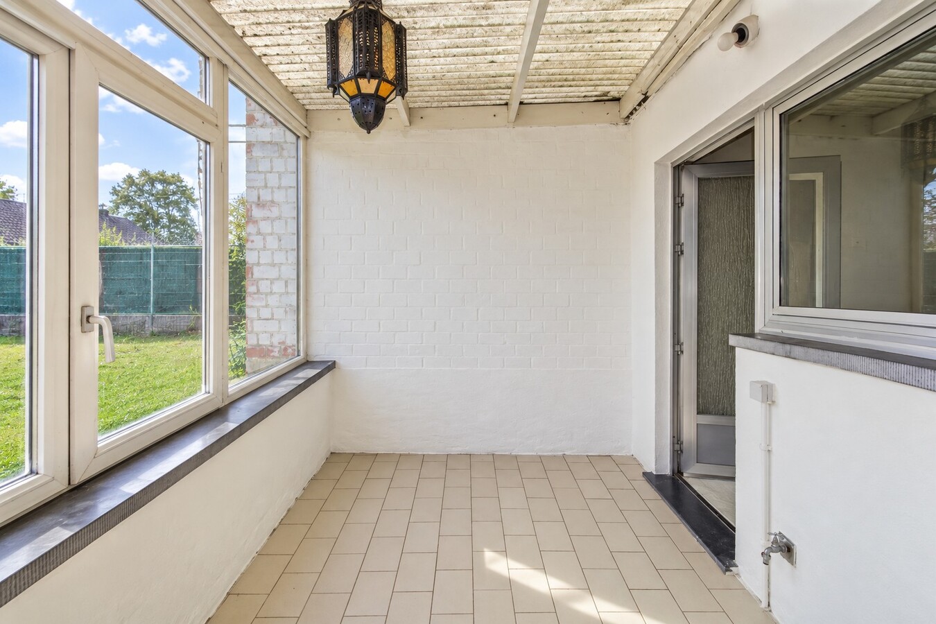 Te koop: Centraal gelegen stadwoning met 4 slaapkamers en diepe zuidgerichte tuin in Sint-Niklaas! 
