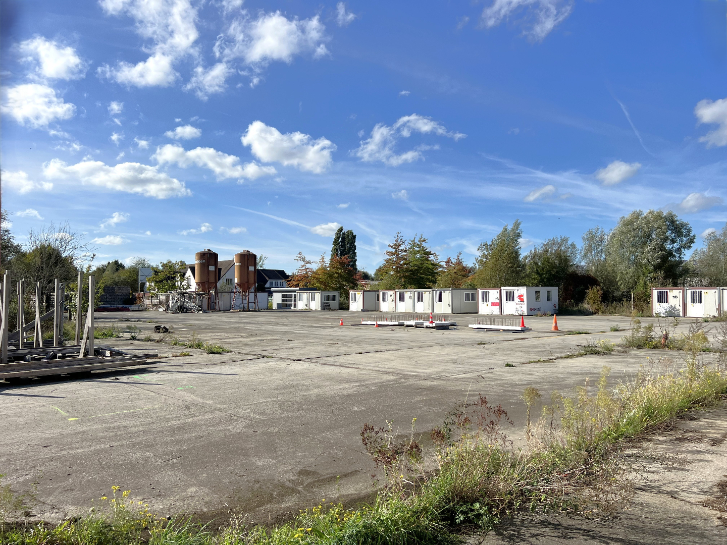 Nieuwbouw magazijnen te koop aan afrit R4 in Drongen