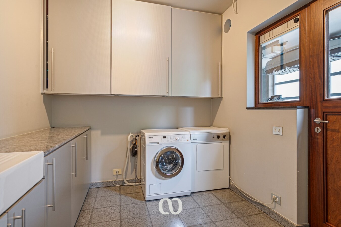 Ruime woning met prachtige tuin en bijgebouw te koop in Oudenaarde 