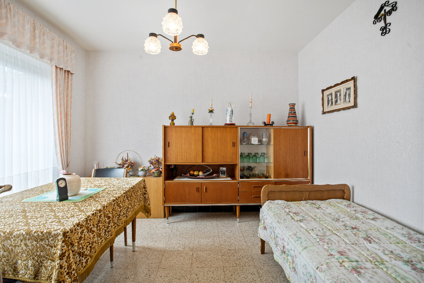 Centraal gelegen woning met 5 slaapkamers op ruim perceel van 982m² 