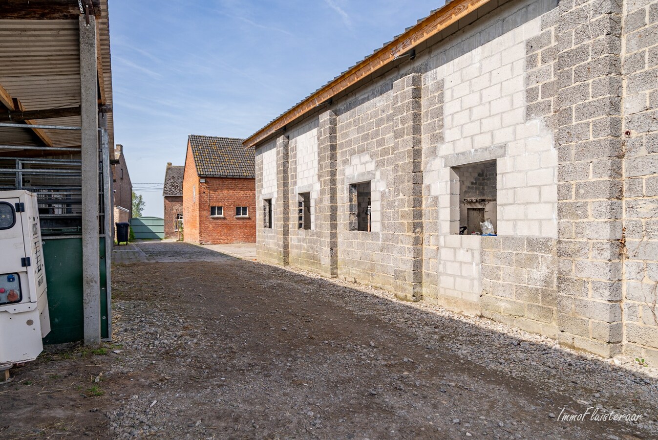 Charmante verder af te werken woning met paardenstallen en weide op ca. 1,7 ha te Geetbets 