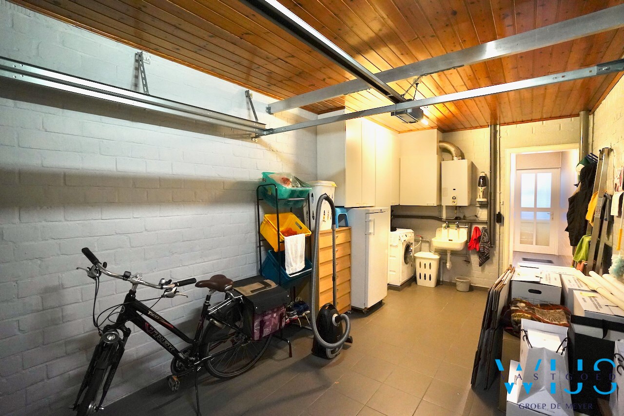 Enorm ruime gezinswoning met 4 slaapkamers te Eeklo ! 