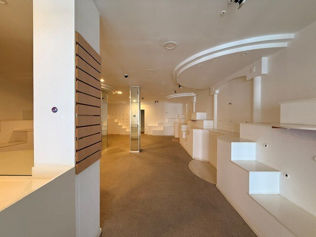 Handelspand te huur op toplocatie in het centrum van Maaseik. 