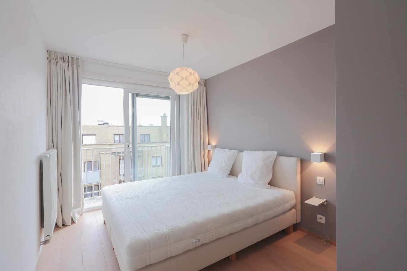 Appartement magnifique avec vue frontale sur la mer et deux chambres à coucher. 