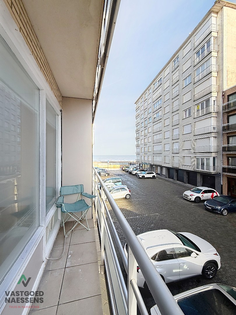 GERENOVEERDE STUDIO MET ZIJDELINGS ZICHT OP ZEE 