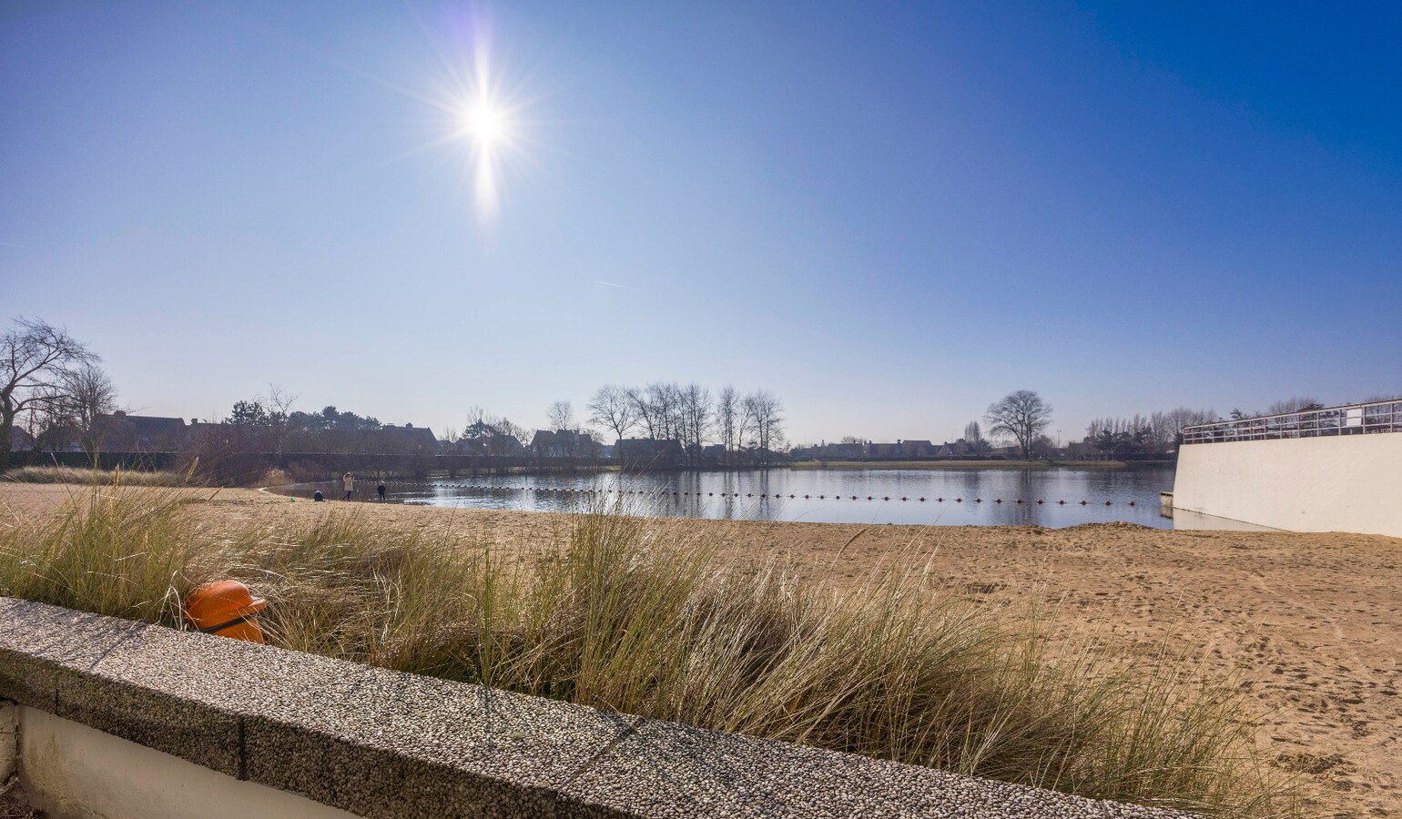 Studio met ruim terras en prachtig uitzicht op wandelafstand van zee. 