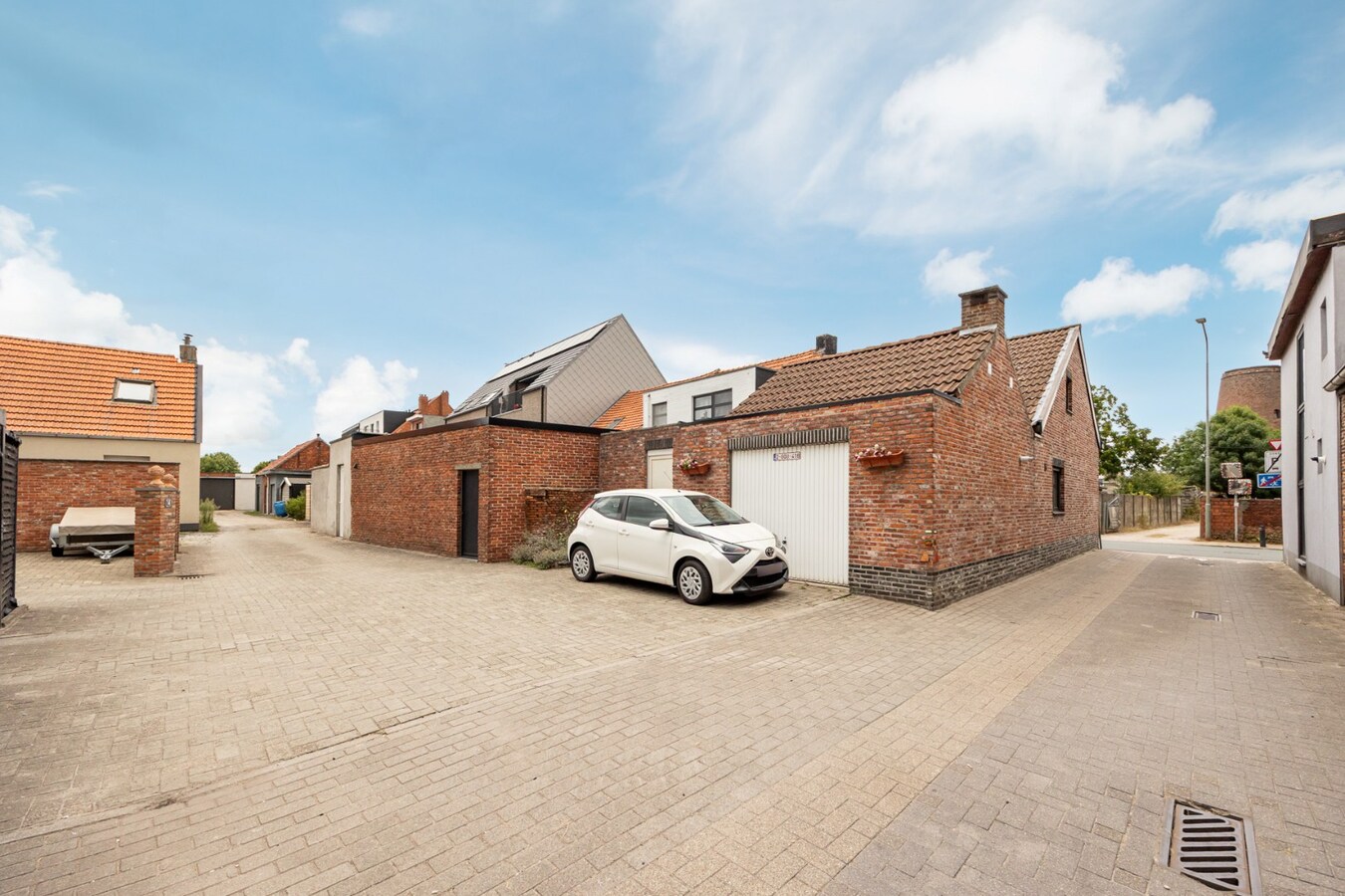 Instapklare woning met 3 slpk en stadstuin te Stabroek! 