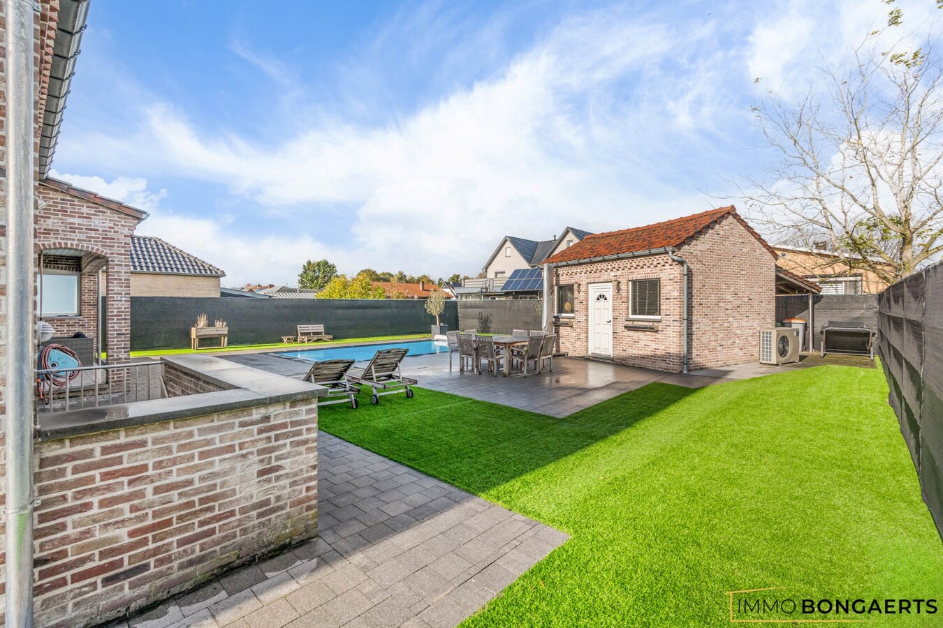 Instapklare woning met 4 slaapkamers en zwembad 