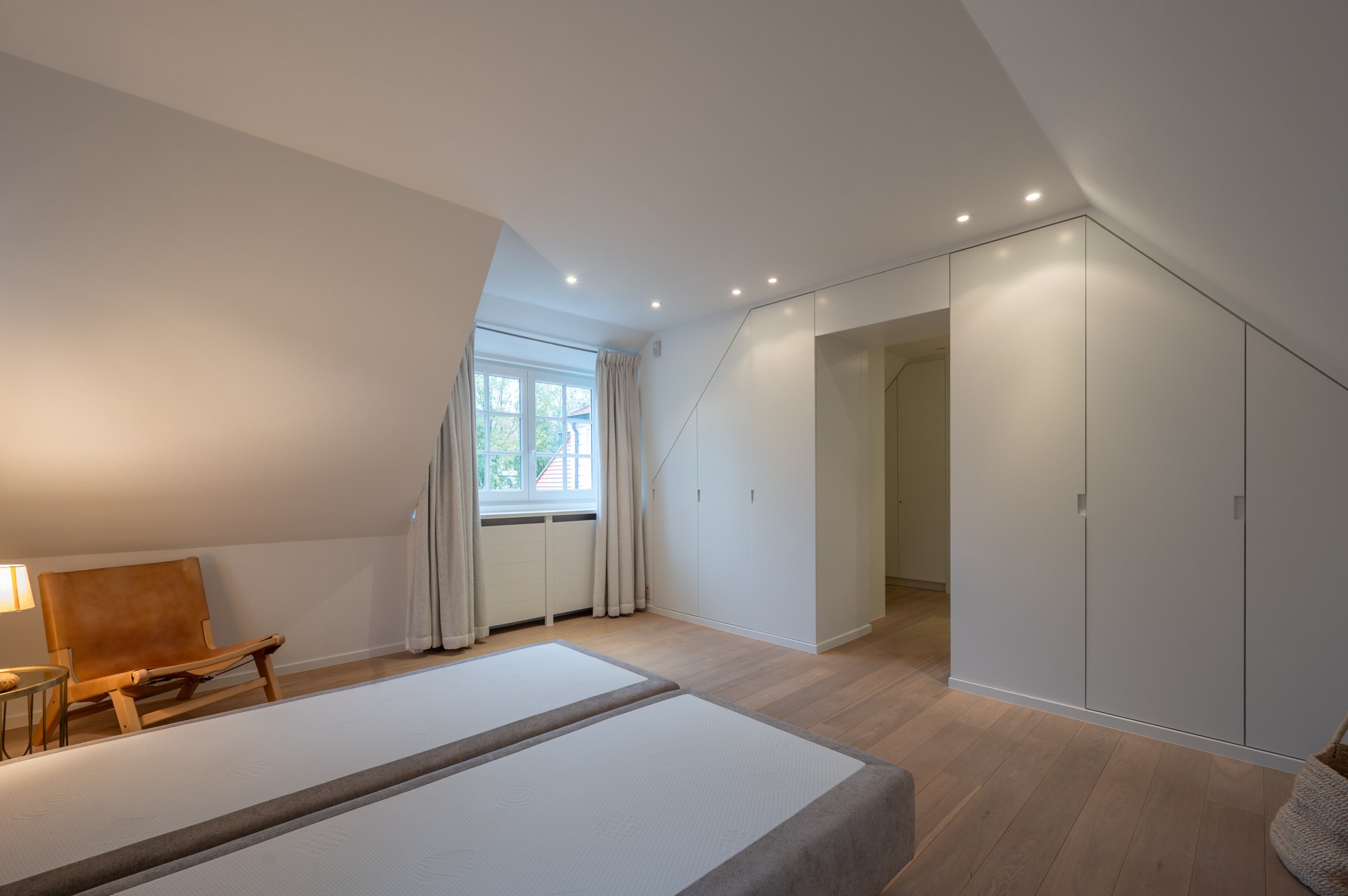 Villa exclusive entièrement meublée avec 5 chambres, piscine et double garage - emplacement prestigieux et calme près du Zoute. 