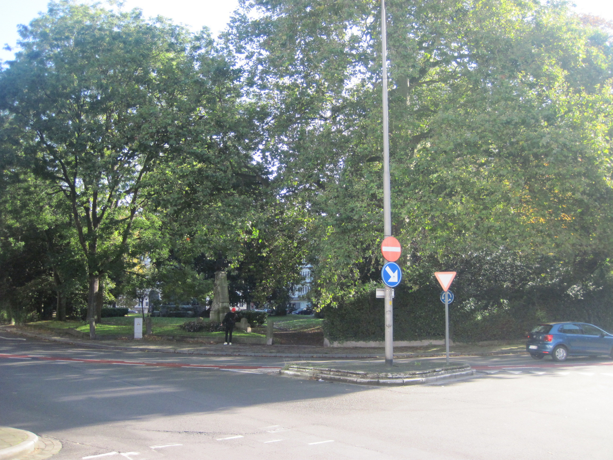 Lichtrijk, ruim 2-slp-appartement aan St-Anna-plein. 