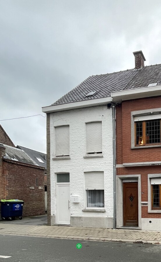 Woning met 2 slaapkamers en koer in centrum Roeselare 