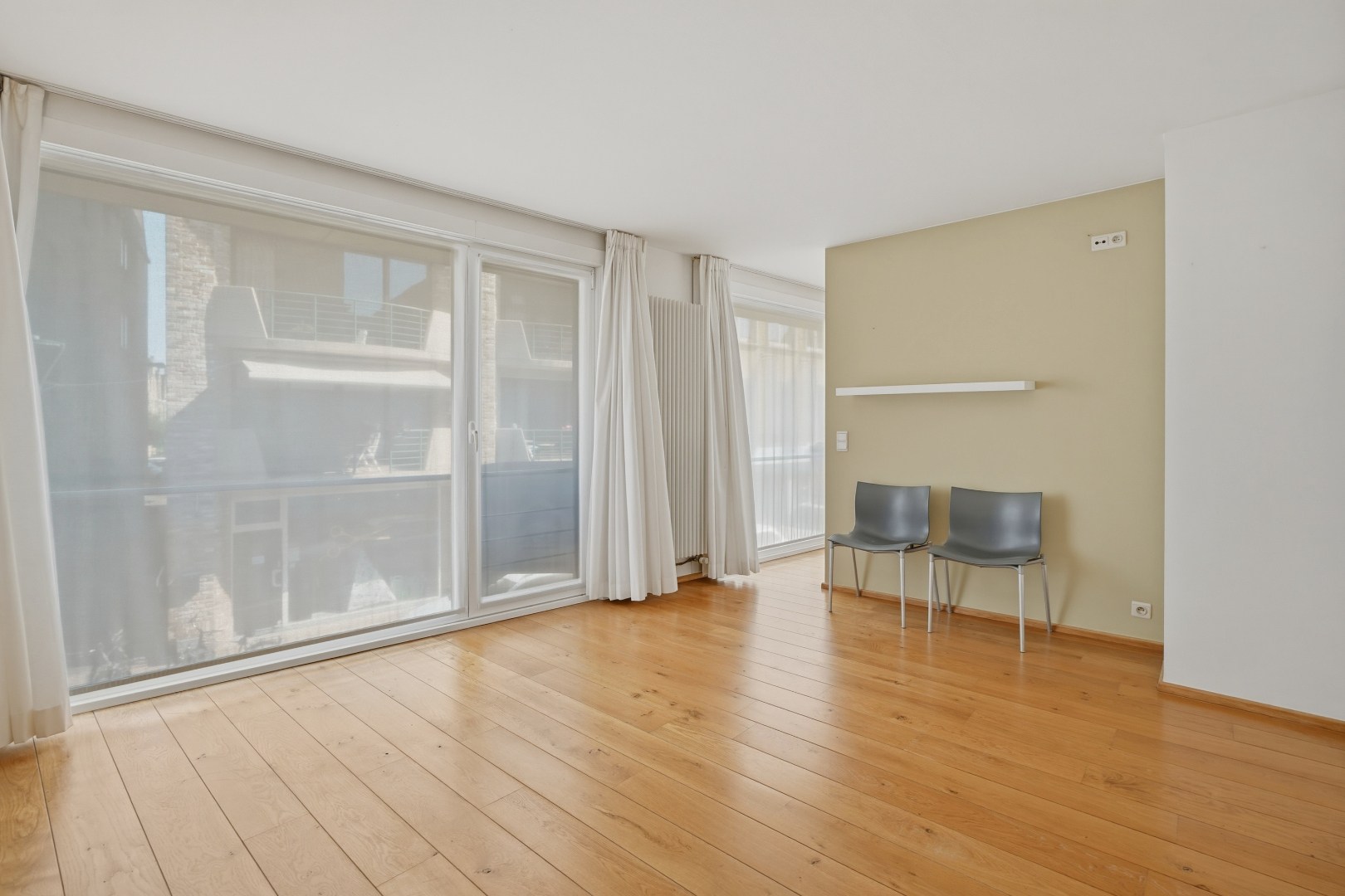 Multifunctionele woning met handelsruimte in hartje Veurne. 