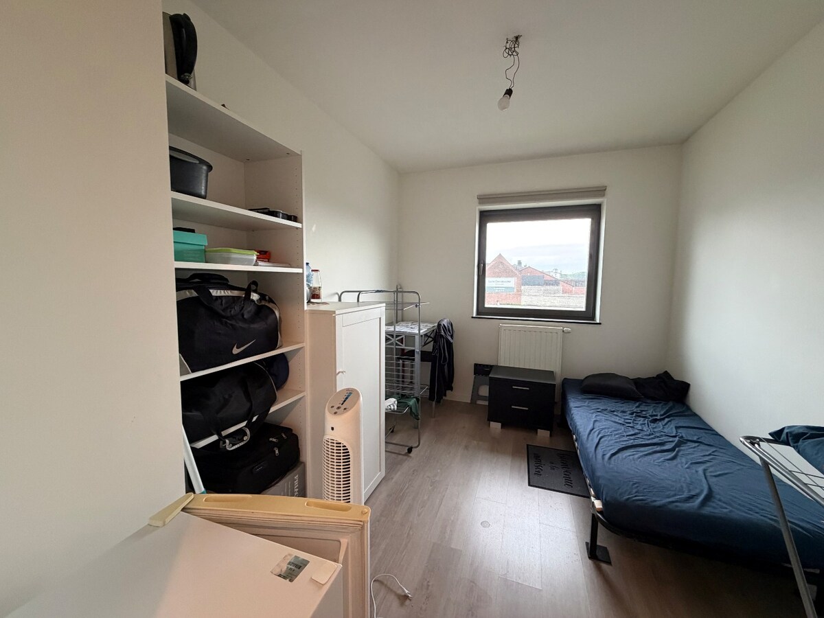 2 slpk-appartement nabij allerhande voorzieningen. 
