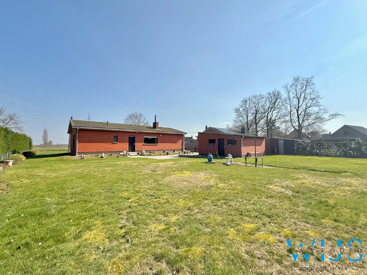 Open bebouwing op fenomenaal perceel van 2.108 m² te Oosteeklo ! 