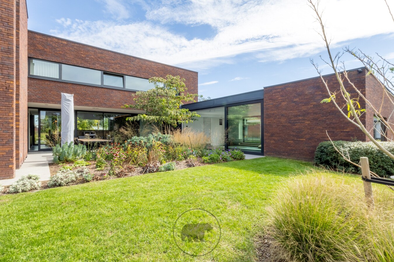 Buitengewone design villa op unieke ligging te Lochristi 