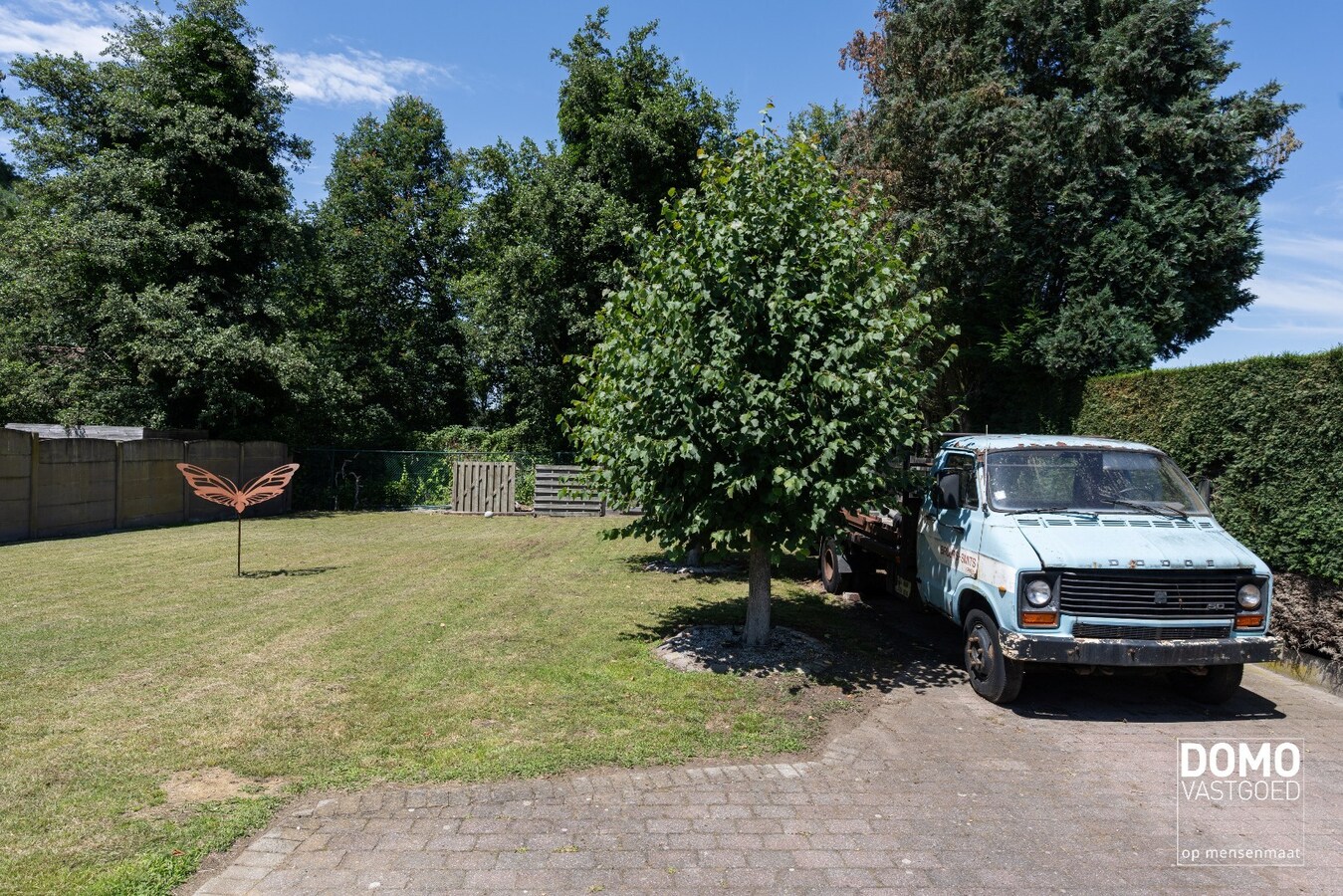 UNIEKE EIGENDOM MET WONING, 2 APPARTEMENTEN EN MAGAZIJNEN OP 13A88CA 