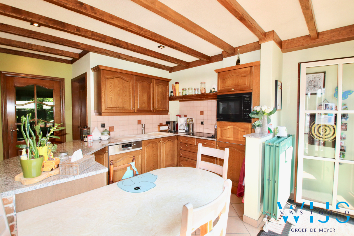 Instapklaar woonhuis met 4 slaapkamers op 936m² te Zelzate! 