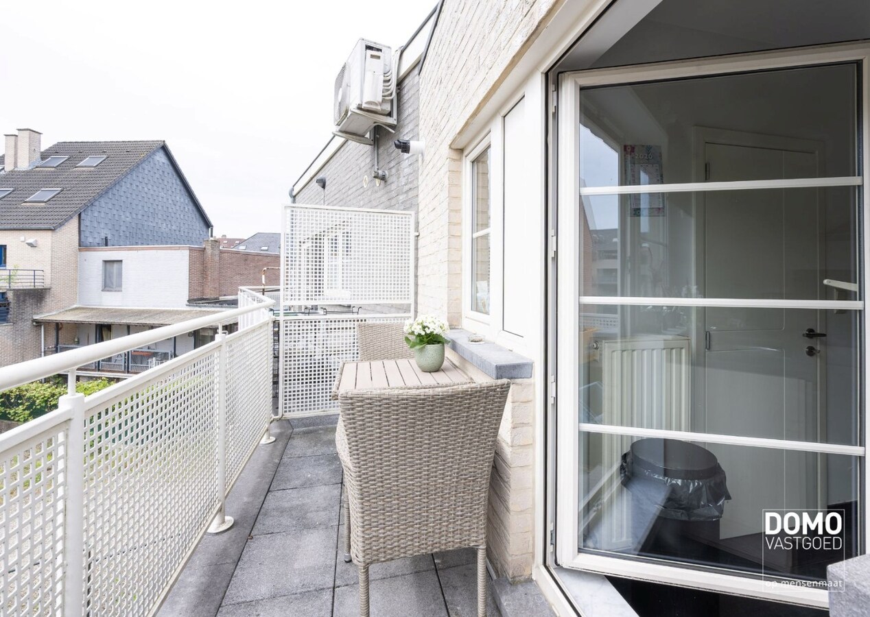 MODERN DUPLEXAPPARTEMENT MET TERRAS EN AUTOSTANDPLAATS IN LANAKEN 
