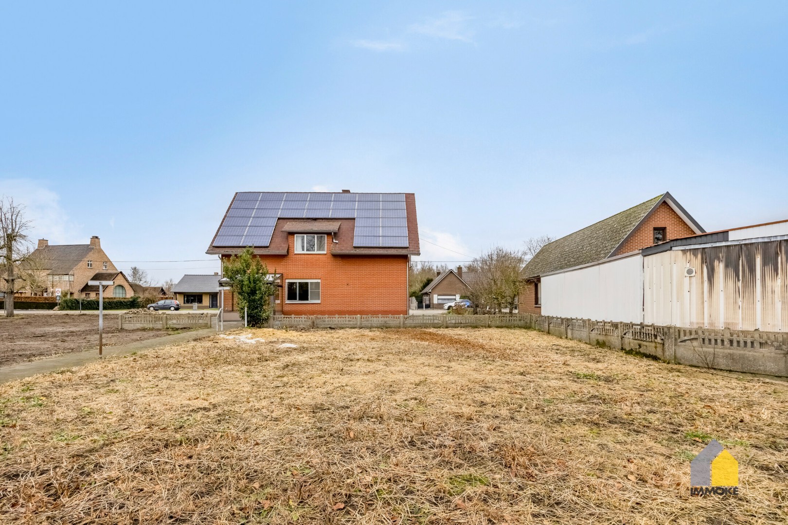 Neeroeteren: Op te frissen, vrijstaande woning op 8 a 26 ca met 5 slpks. 