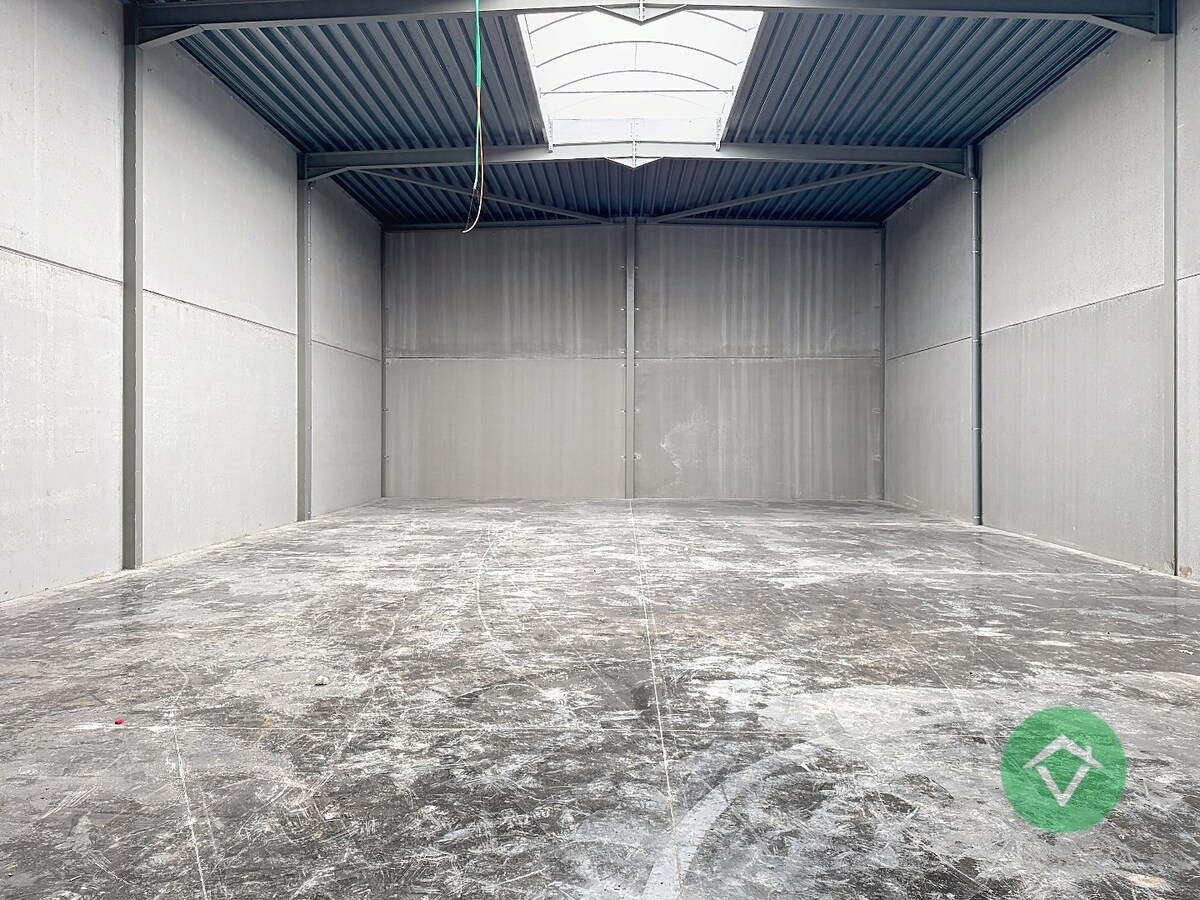 Nieuwbouw loods KMO-UNIT te koop – 256 m² met 1 parkeerplaats inbegrepen op de industriezone te Aartrijke 