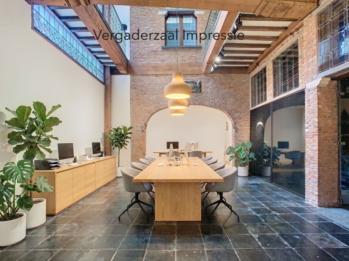 Handelsruimte 100m² in Hartje Antwerpen op steenworp van de Kathedraal. 